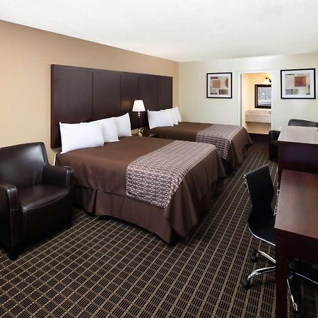 Red Lion Inn & Suites Рединг Екстериор снимка